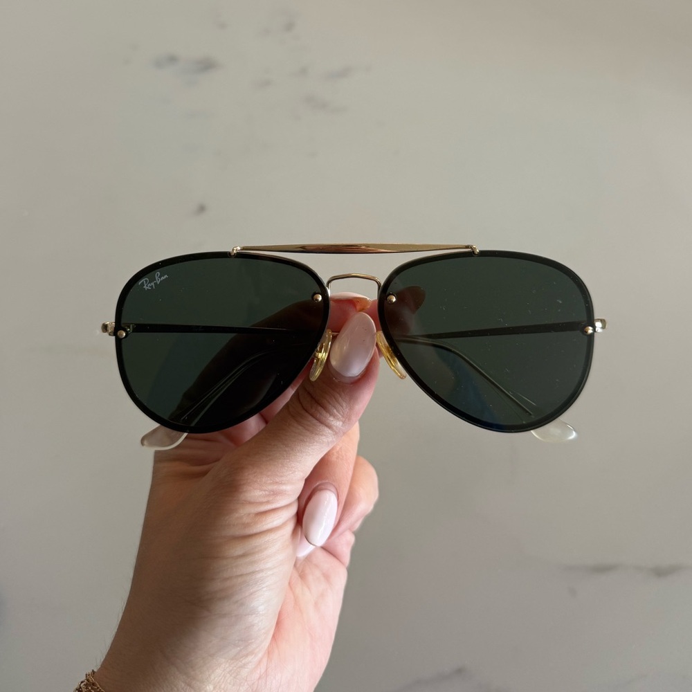 Ray-Ban Gold Frame Aviator Sunglasses with Dark Lenses